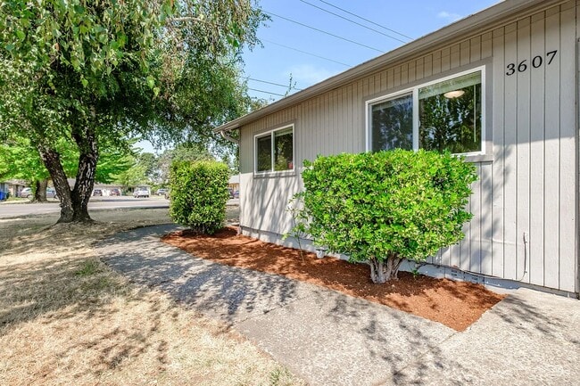 3609 White Oak Ct NE in Salem, OR - Building Photo - Building Photo