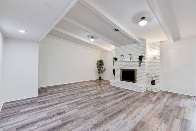 property at 1703 N Roberson St