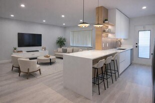 8704 NW 35th St in Coral Springs, FL - Building Photo