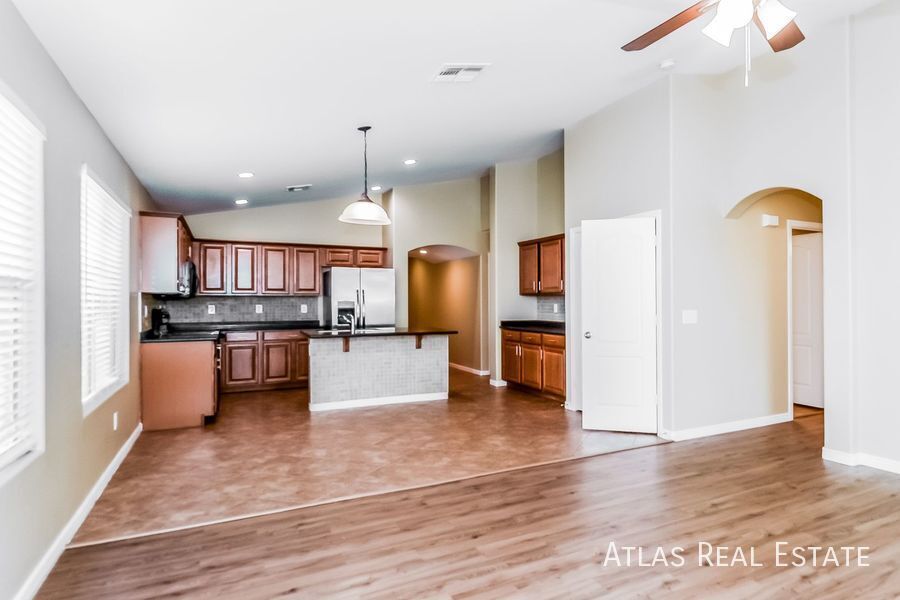 34724 N Barzona Trail in San Tan Valley, AZ - Foto de edificio