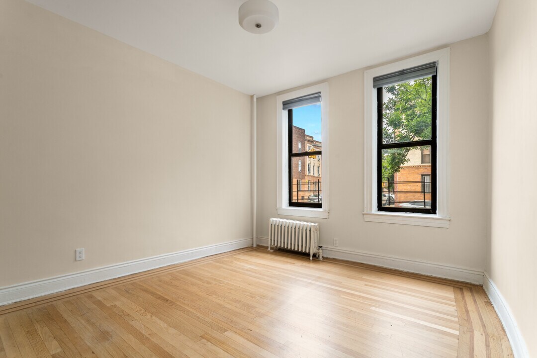 52-25 Skillman Ave in Queens, NY - Building Photo