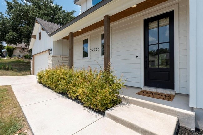 22206 Briarcliff Dr in Briarcliff, TX - Building Photo - Building Photo