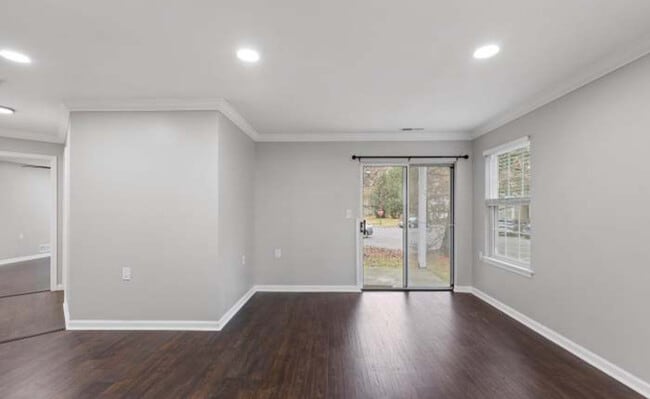 712 Walden Cir in Robbinsville, NJ - Foto de edificio - Building Photo