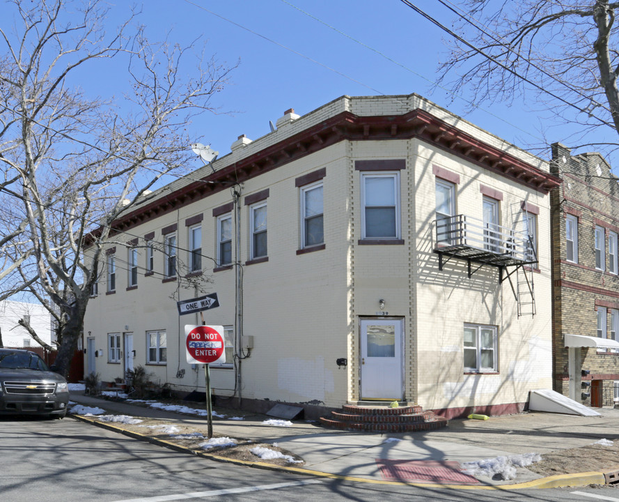 1039 Fanny St in Elizabeth, NJ - Building Photo