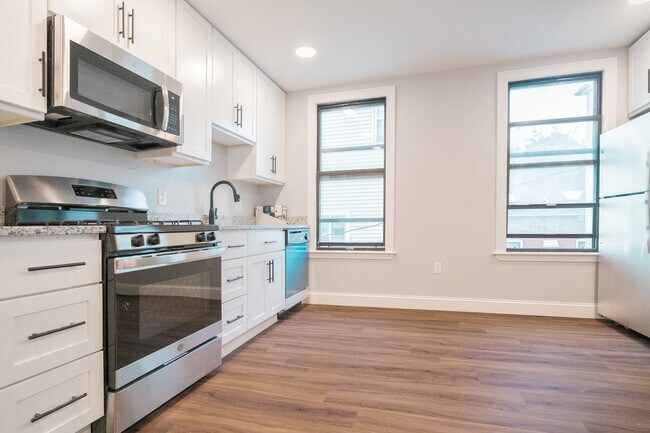 344 Saratoga St, Unit 2 in Boston, MA - Building Photo - Building Photo