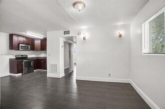 37 SW 14th St in Dania Beach, FL - Building Photo - Building Photo