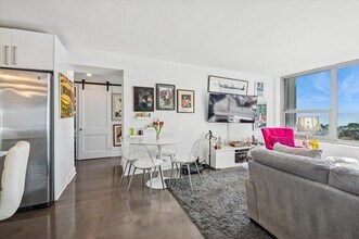 3600 N Lake Shore Dr, Unit 1601 in Chicago, IL - Building Photo - Building Photo