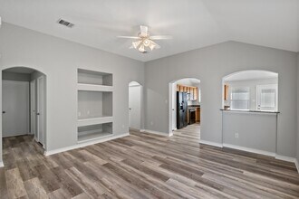 1002 Crested Point Dr in College Station, TX - Building Photo - Building Photo