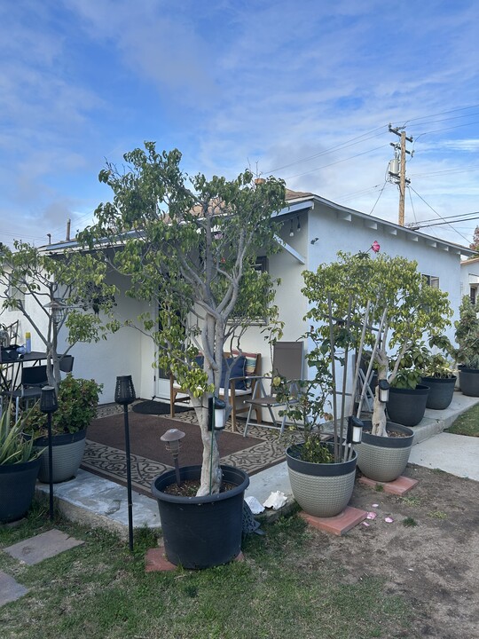 1827 17th St in Santa Monica, CA - Building Photo