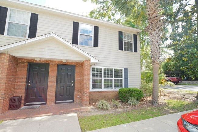 property at 847 W Georgia St