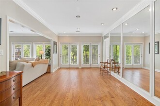 28317 Plantation Dr NE in Atlanta, GA - Foto de edificio - Building Photo