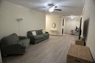 10049 Westpark Dr in Houston, TX - Building Photo