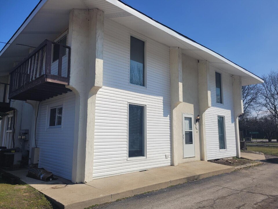 14980 Monroe Rd in Flat Rock, MI - Building Photo