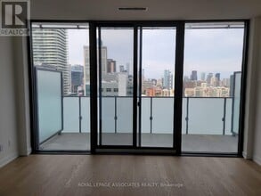 25-2425 Richmond St E in Toronto, ON - Building Photo - Building Photo