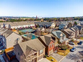 2048 Village Crest Dr NW in Atlanta, GA - Building Photo - Building Photo