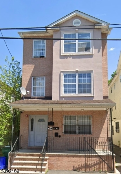 property at 28 Kent St