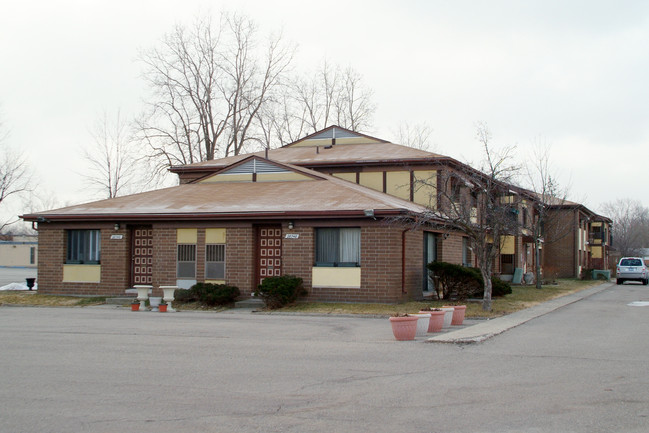 Livonia Manor Apartments in Livonia, MI - Building Photo - Building Photo