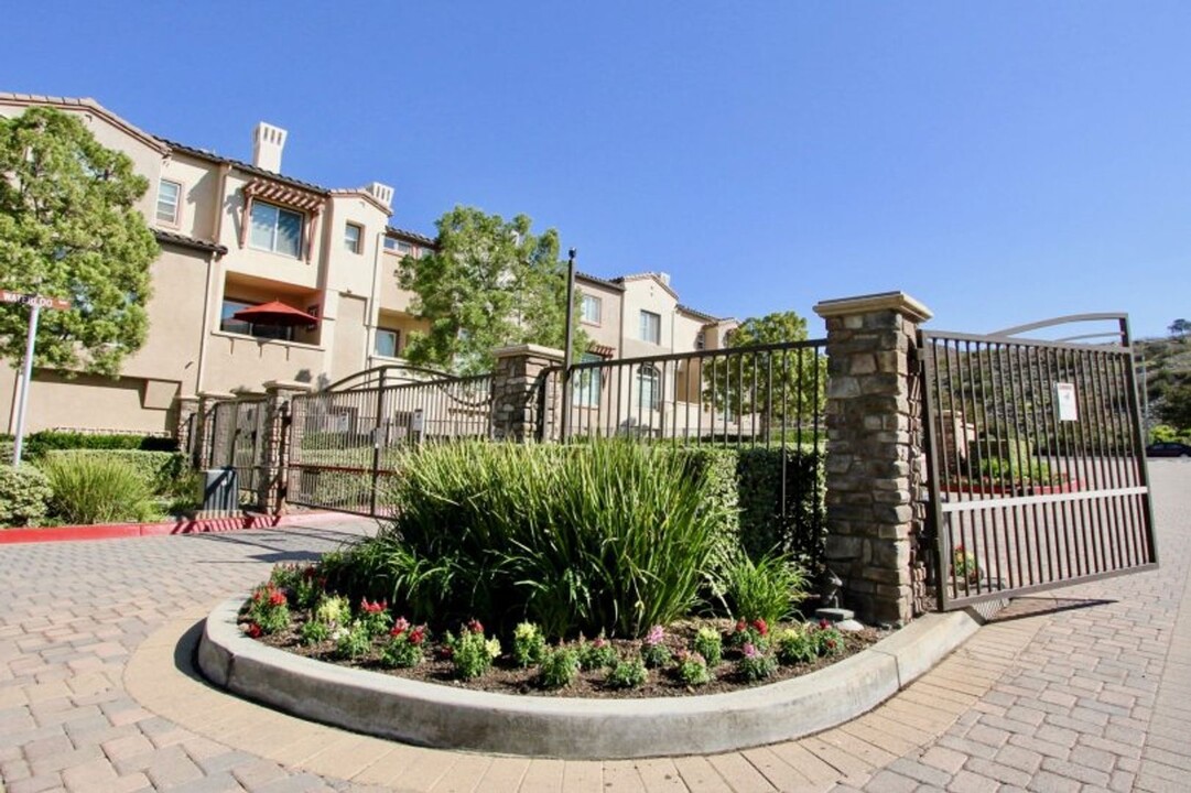 427 Almond Rd in San Marcos, CA - Building Photo