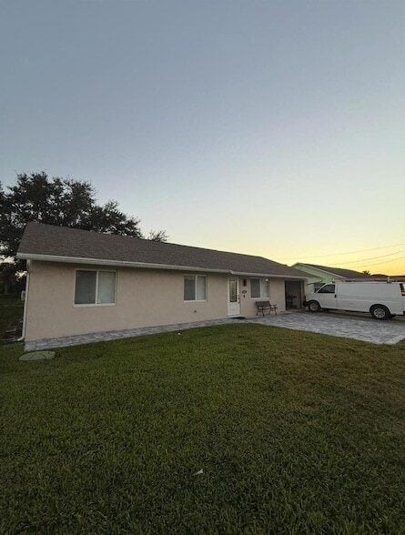1082 SW Bellevue Ave in Port St. Lucie, FL - Foto de edificio - Building Photo