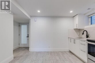 613-613 Harvie Ave in Toronto, ON - Building Photo - Building Photo
