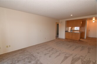 Sea Vale Bluff Apartments in Chula Vista, CA - Building Photo - Interior Photo