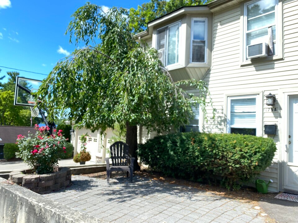 173 N North Shore Dr in Lake Orion, MI - Building Photo