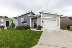 1421 NE Little Beaver Dr in Grimes, IA - Building Photo