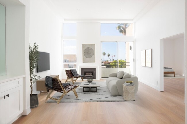 Welcome to 1616 Serrano (EV PARKING NOW AVAILABLE) in Hollywood, CA - Building Photo - Building Photo