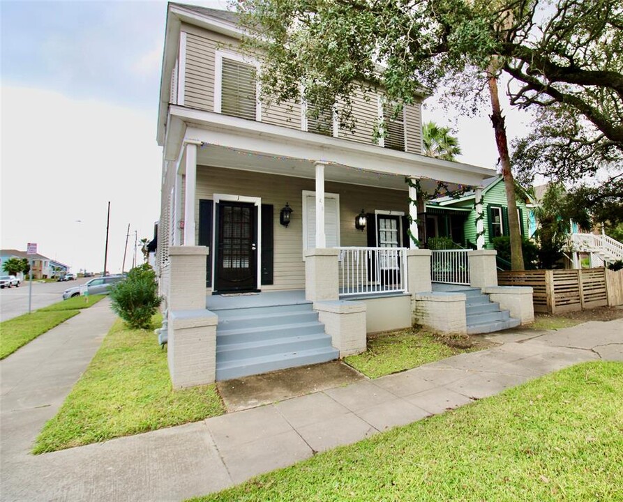 901 Broadway Avenue J in Galveston, TX - Building Photo