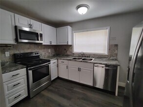 320 W Howry Ave in DeLand, FL - Building Photo - Building Photo
