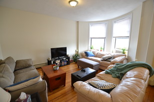 1950 Beacon St, Unit 1 Apartamentos