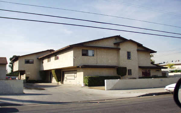 2461 Potrero Ave in El Monte, CA - Building Photo