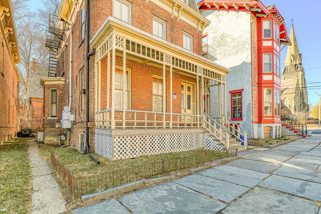 201 Grand St in Newburgh, NY - Building Photo