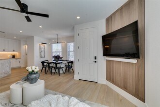 8777 W Maule Ave in Las Vegas, NV - Building Photo - Building Photo