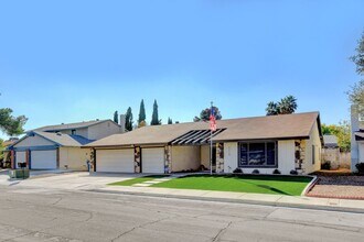 3215 Mountain Spring Rd in Las Vegas, NV - Building Photo - Building Photo