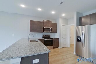 6103 Stonewater Ct in Huntsville, AL - Foto de edificio - Building Photo