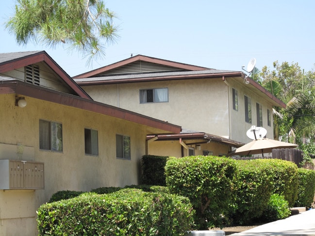 525 Claraday St in Glendora, CA - Building Photo - Building Photo