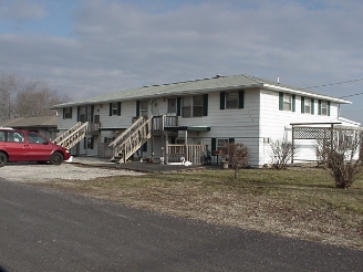 105-107 Dailey Ct in Hopedale, IL - Foto de edificio