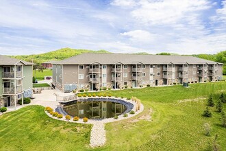 Field of Dreams in Onalaska, WI - Foto de edificio - Building Photo