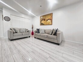 5885 Northpointe Ln in Boynton Beach, FL - Building Photo