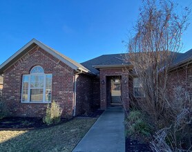 320 Beasley Dr in Centerton, AR - Building Photo - Building Photo