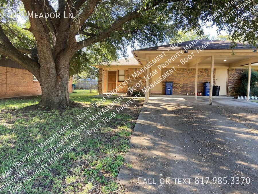 142 Meador Ln in Burleson, TX - Building Photo