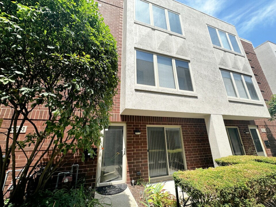 2931 N Natoma Ave in Chicago, IL - Building Photo