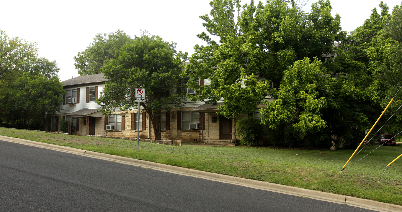 301 E 33rd St in Austin, TX - Building Photo