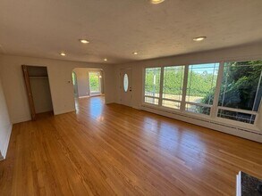1740 Glen Creek Rd NW in Salem, OR - Building Photo - Building Photo