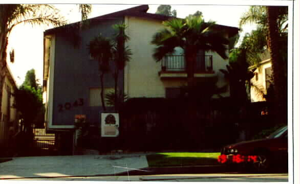 2043 Beachwood Drive, in Los Angeles, CA - Foto de edificio