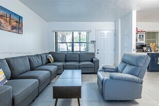 1425 Arthur St in Hollywood, FL - Building Photo