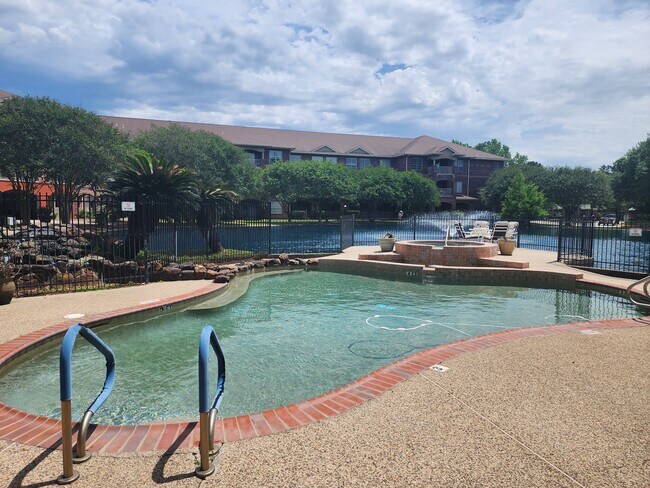 2803 Kings Crossing Dr, Unit 112 in Kingwood, TX - Foto de edificio - Building Photo