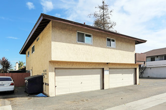 7062 Heil Ave in Huntington Beach, CA - Building Photo - Building Photo