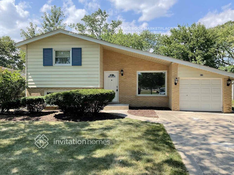 418 S Kennicott Ave in Arlington Heights, IL - Building Photo